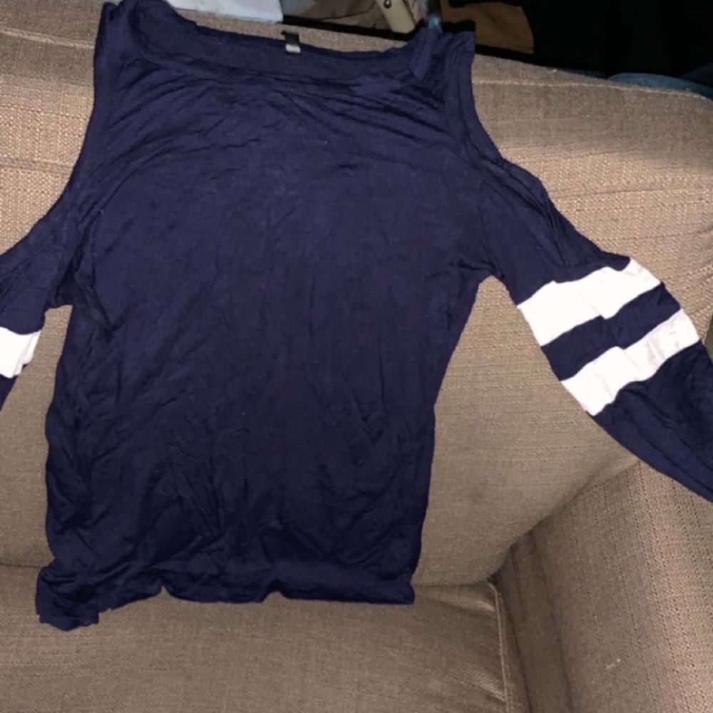 Long sleeve hole in shoulder top